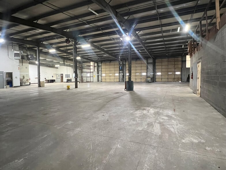 More Photos Of 7171 W Ridge Rd, Fairview Warehouse For Lease