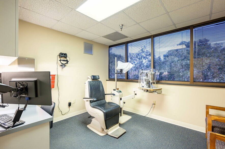 More Photos Of 6719 Gall Blvd, Zephyrhills Medical For Sale