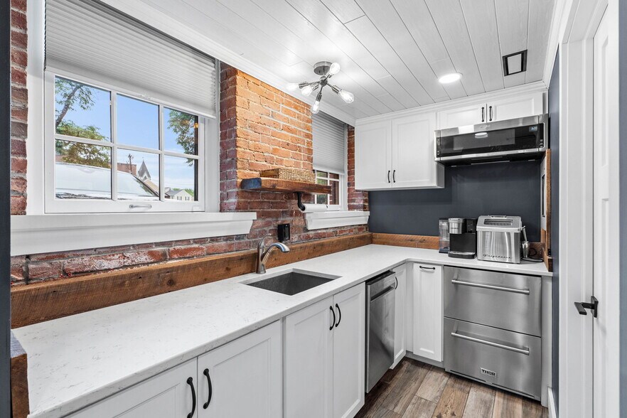 More Photos Of 19-23 Pleasant St, Newburyport Office For Sale