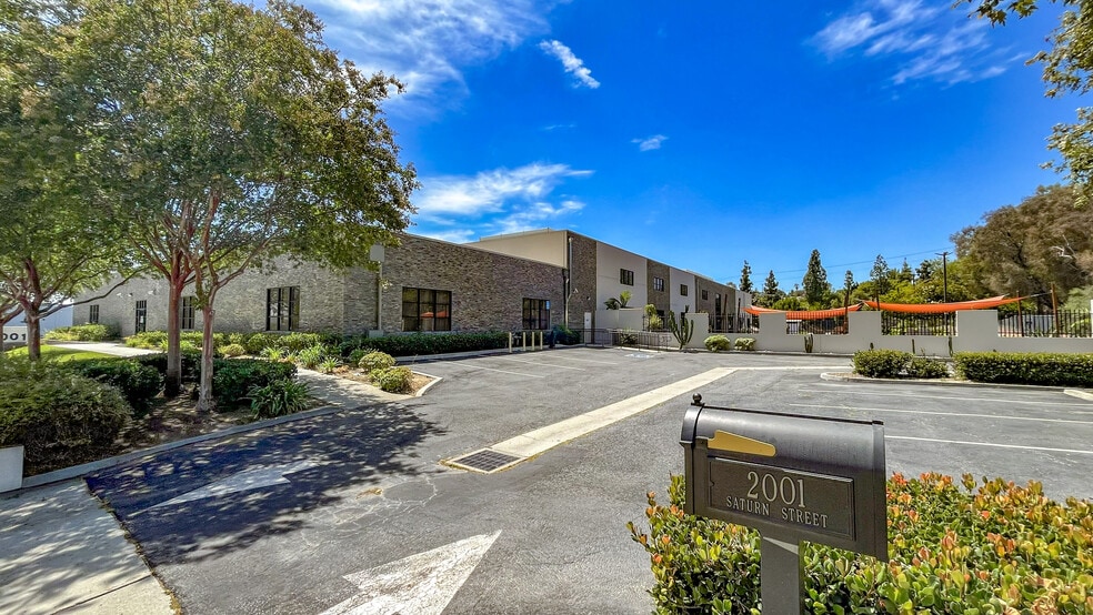 More Photos Of 2001 Saturn St, Monterey Park Light Distribution For Sale