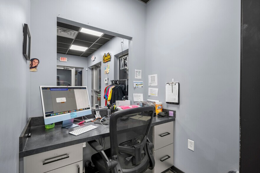 More Photos Of 411 Lafayette Ave, Bay City Fast Food For Sale