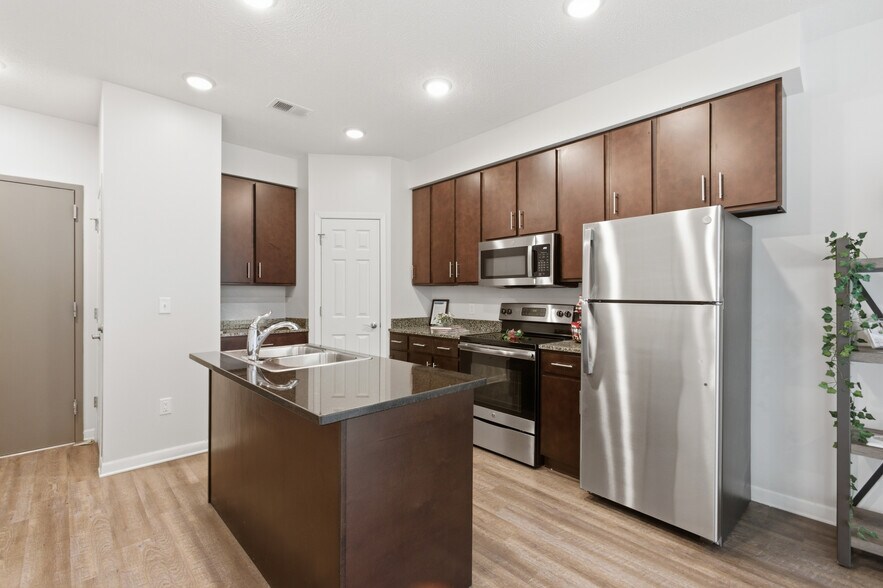 More Photos Of 1015 N 16th St, Omaha Apartments For Sale