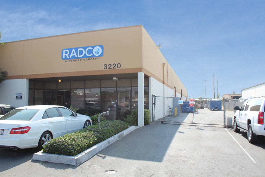 Primary Photo Of 3220 E 59th St, Long Beach Manufacturing For Sale