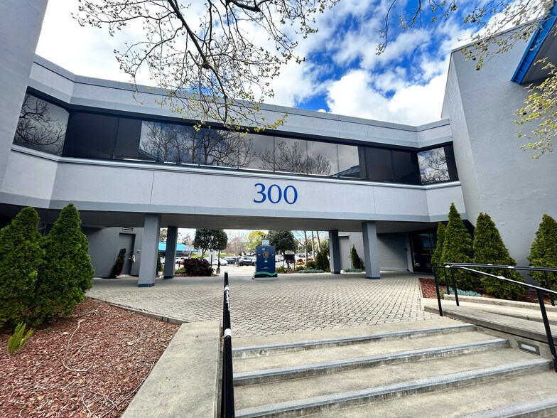 More Photos Of 100 Drakes Landing Rd, Greenbrae Unknown For Lease