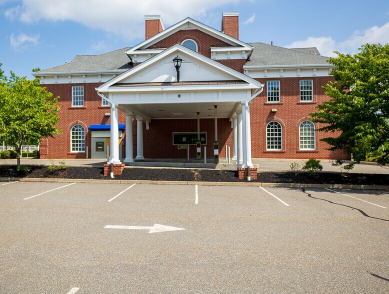 More Photos Of 178 Center St, Clinton Township Medical For Lease