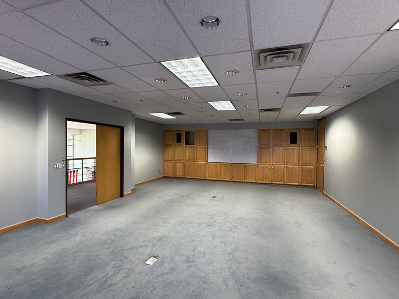 More Photos Of 2251 Chenault Dr, Carrollton Warehouse For Sale