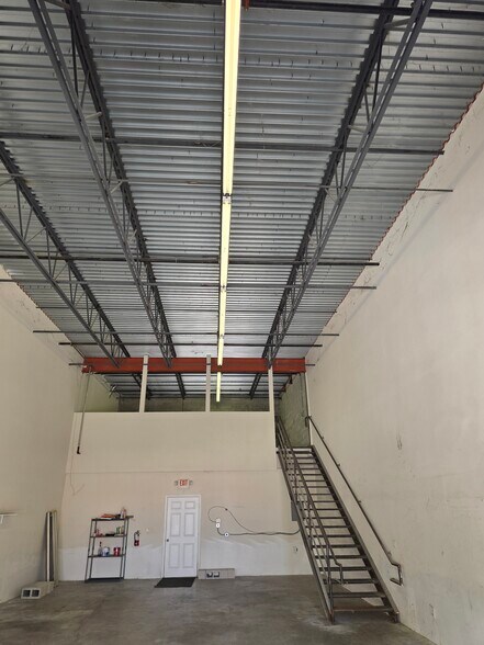 More Photos Of 829-829 S Kings Hwy, Fort Pierce Warehouse For Lease