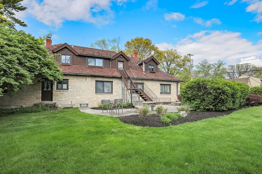 More Photos Of 5760 N High St, Worthington Office For Lease