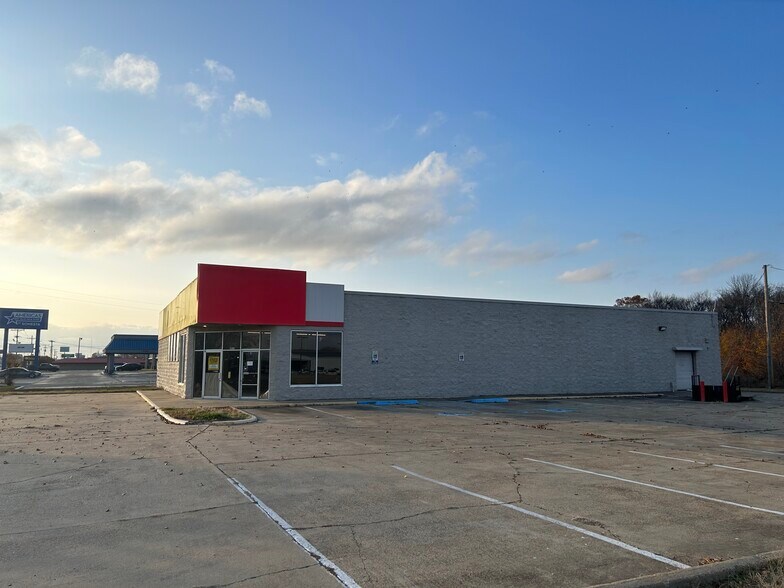 More Photos Of 2818 US-82, Greenville Freestanding For Sale
