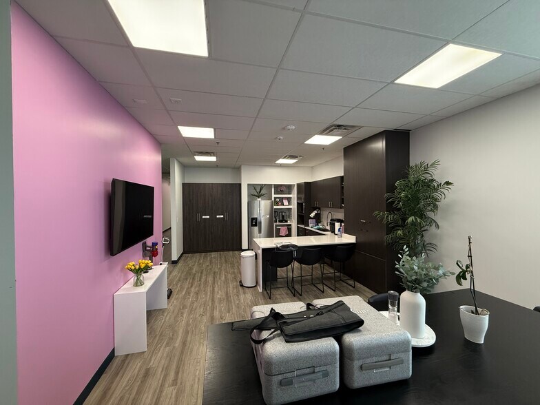 More Photos Of 650 Industry Way, Prosper Showroom For Lease