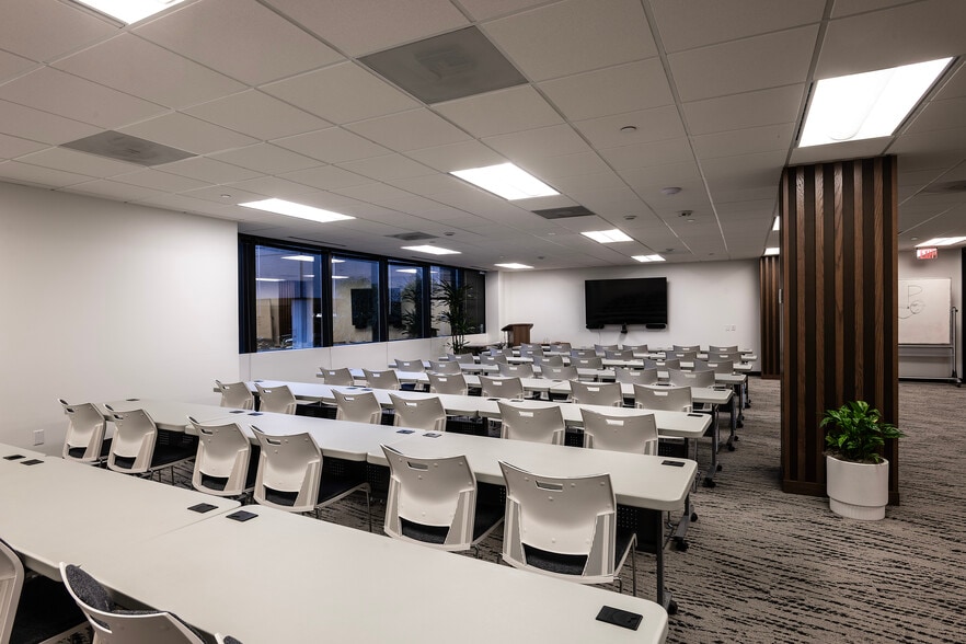 More Photos Of 11811 N Tatum Blvd, Phoenix Office For Lease