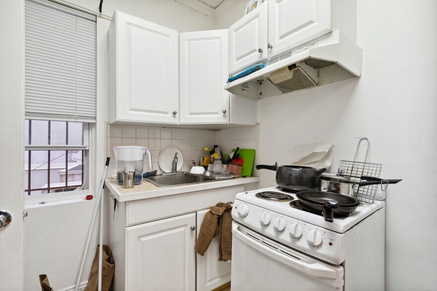 More Photos Of 23-25 S 19th St, Philadelphia Storefront Retail Office For Sale