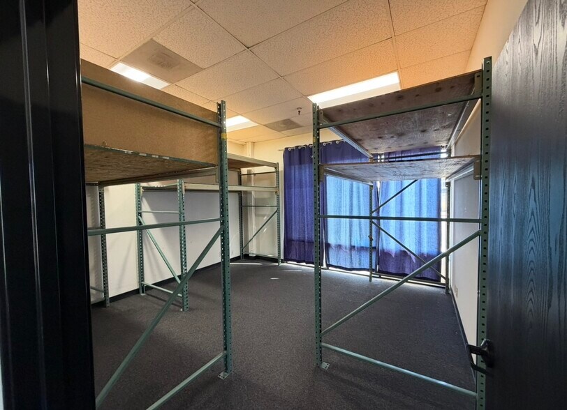 More Photos Of 1914 W Mission Rd, Escondido Warehouse For Lease