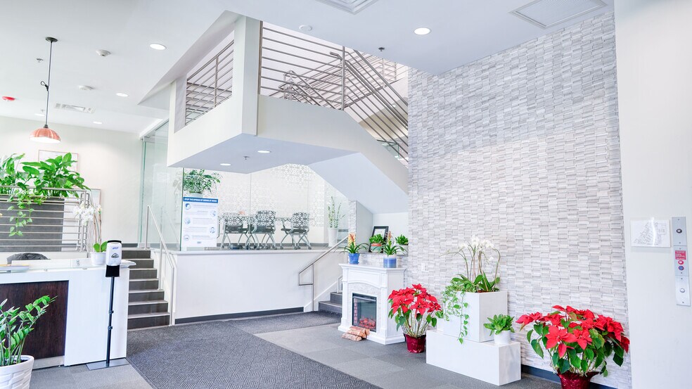 More Photos Of 85 Harbor Rd, Port Washington Warehouse For Lease