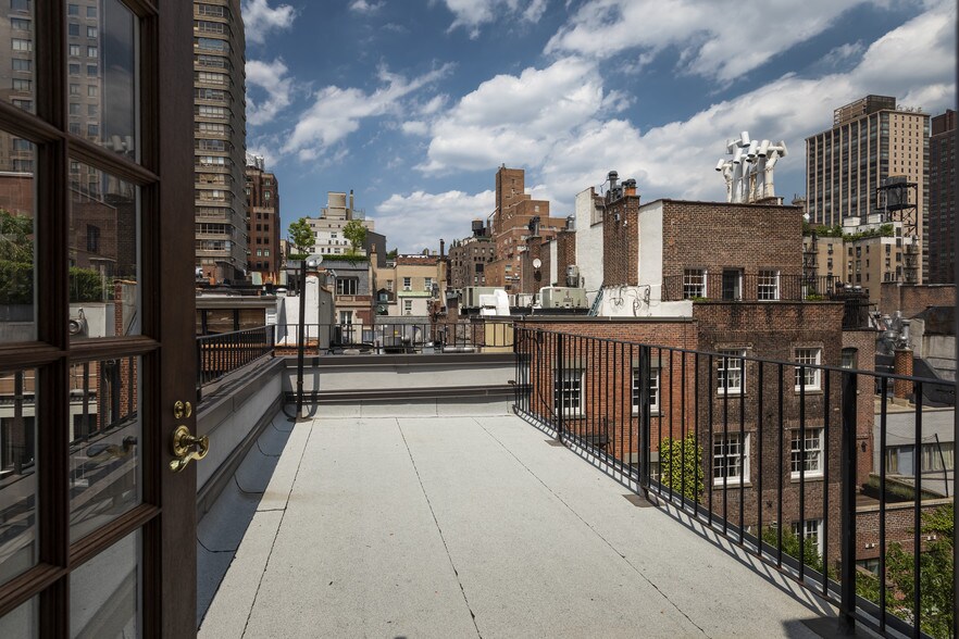 More Photos Of 115 E 69th St, New York Office Residential For Sale