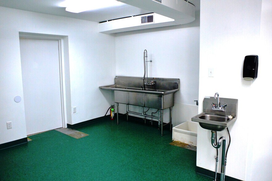 More Photos Of 7401 Woodbine Ave, Philadelphia Storefront Retail Residential For Lease