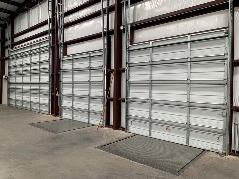 More Photos Of 5457 W Davis St, Conroe Unknown For Lease