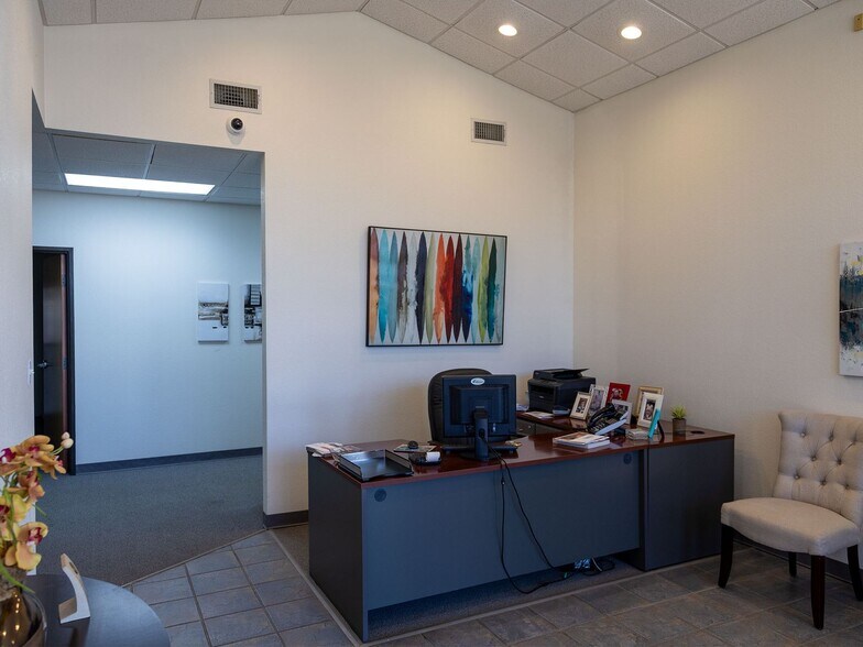 More Photos Of 7250 W Vickery Blvd, Fort Worth Office For Sale