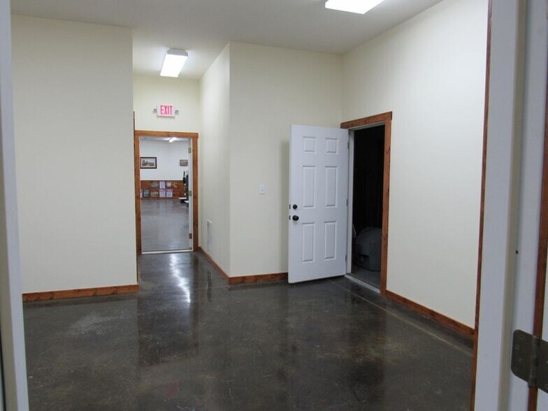 More Photos Of 975 E Daniel Dr, Mount Vernon Manufacturing For Sale