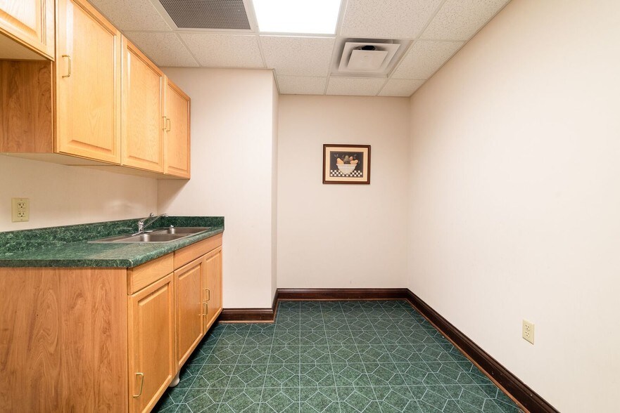 More Photos Of 100 E Main St, Sevierville Office For Lease