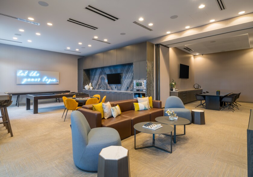 More Photos Of 825 S Hill St, Los Angeles Apartments For Lease