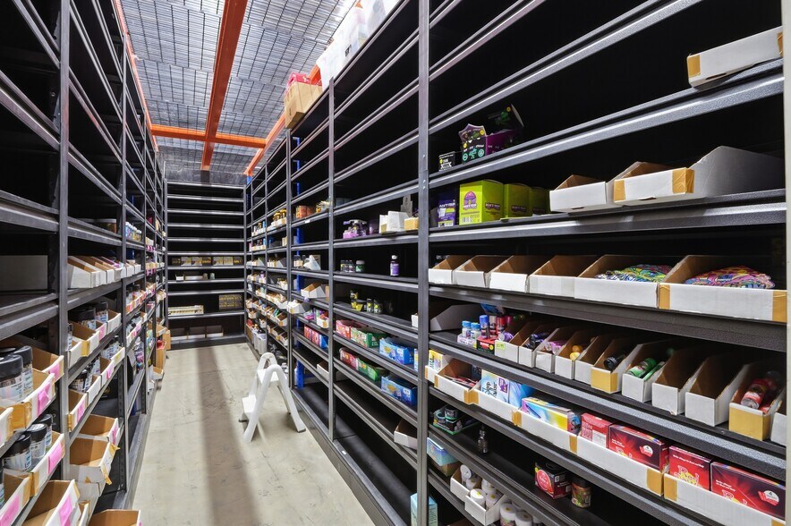 More Photos Of 610 Ryan Ave, Westville Warehouse For Lease