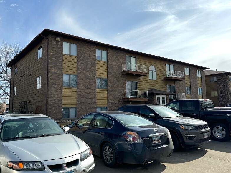 More Photos Of 2021 N Kimball St, Mitchell Apartments For Sale