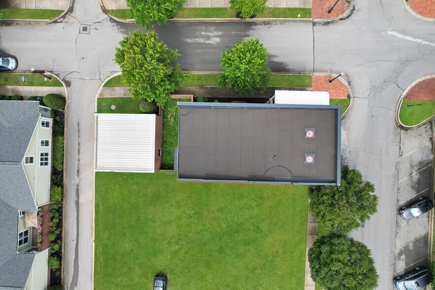 More Photos Of 208 Centre St, Pleasant View Office For Sale