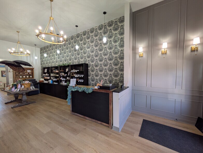 More Photos Of 106 NE 2nd St, Stuart Storefront For Sale