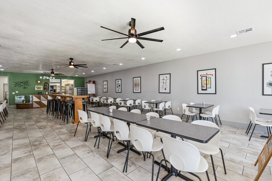 More Photos Of 424 W Chickasha Ave, Chickasha Storefront For Sale