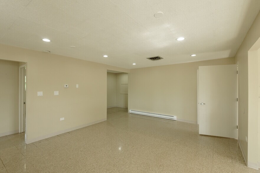 More Photos Of 6250 Jackson Rd, Ann Arbor Freestanding For Lease