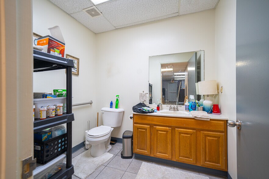 More Photos Of 220 Progress Blvd, Longview Warehouse For Sale