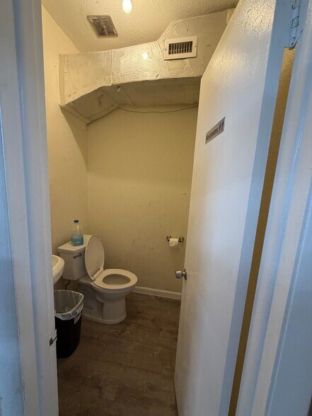 More Photos Of 9139 Park Blvd, Seminole General Retail For Lease