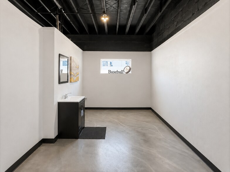 More Photos Of 44 W Lincoln Hwy, Chicago Heights Office For Lease