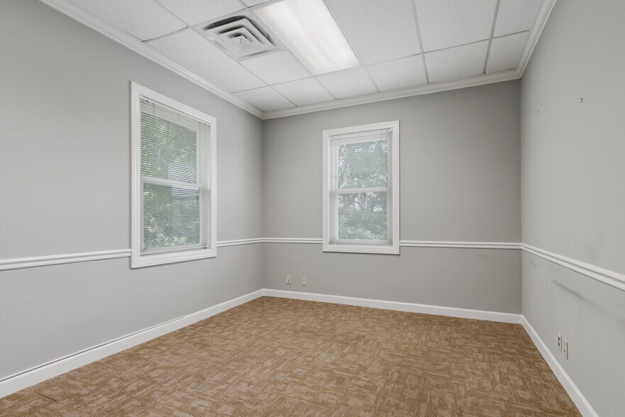 More Photos Of 133 Indian Lake Rd, Hendersonville Office For Lease