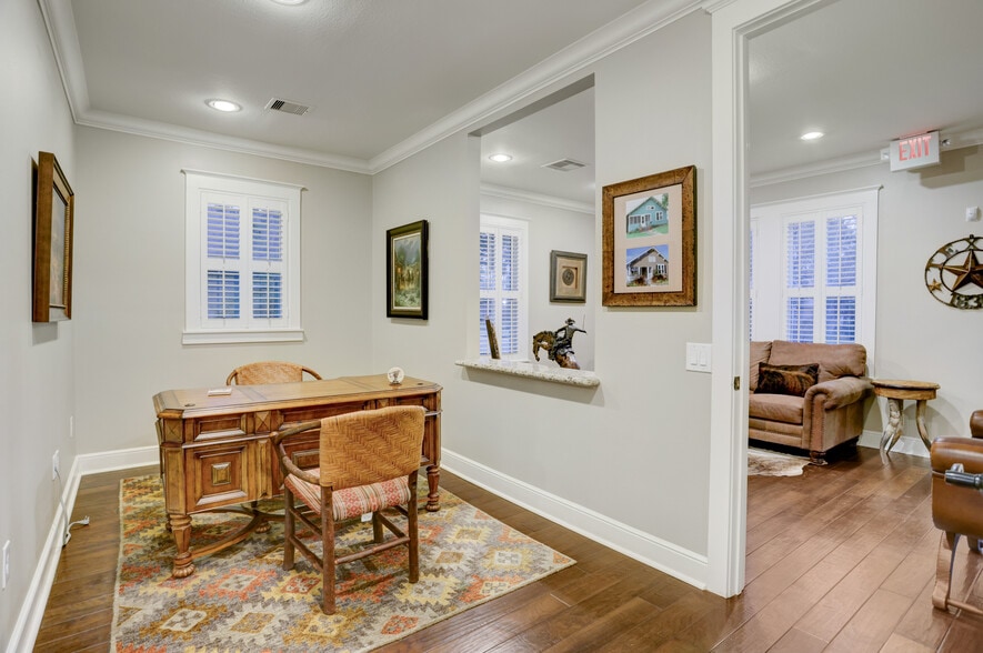 More Photos Of 206 Brooks St, Sugar Land Office Residential For Sale