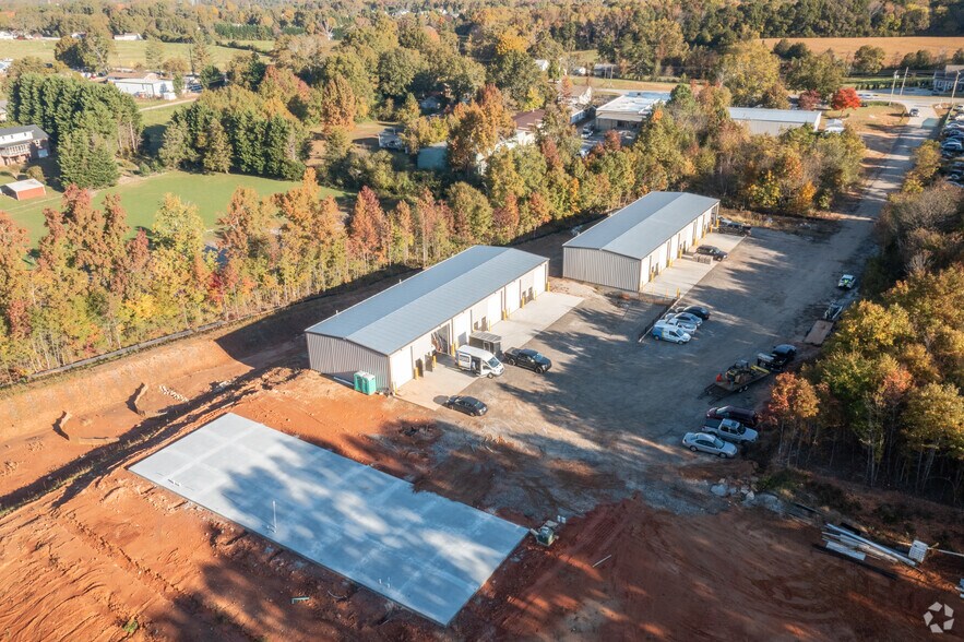 More Photos Of 1729 Locust Hill Rd, Greer Showroom For Lease