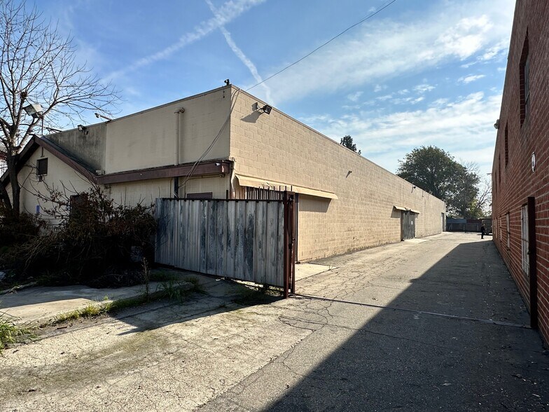 More Photos Of 500-526 E Oaks St, Compton Warehouse For Sale