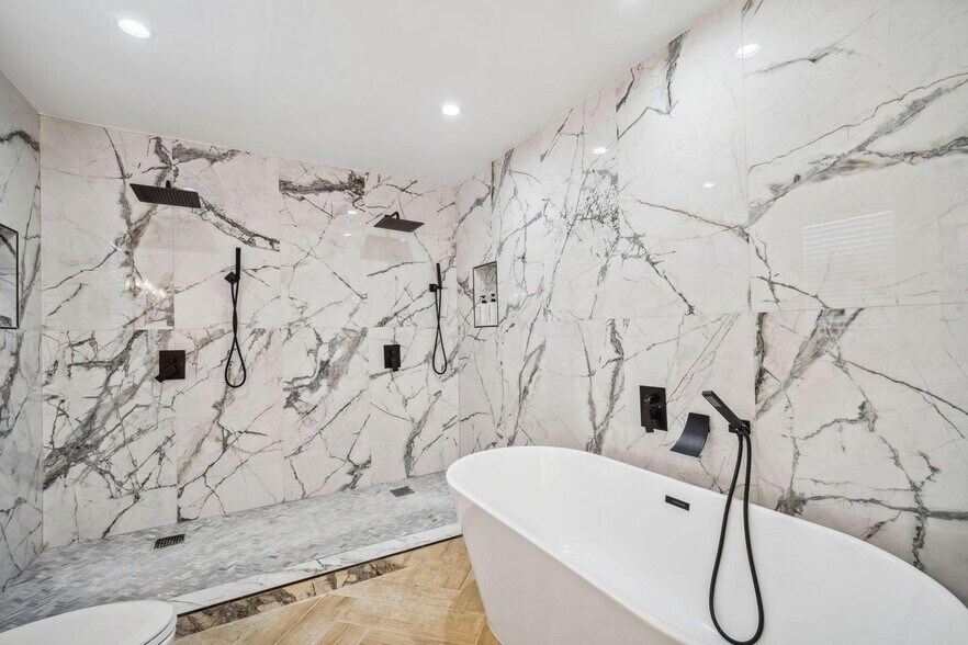 More Photos Of 4677 E Livingston Ave, Columbus Specialty For Sale