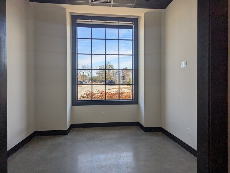 More Photos Of 91 S College St, Statesboro Warehouse For Sale