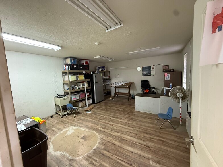 More Photos Of 1128 SW 17th St, Oklahoma City Warehouse For Sale