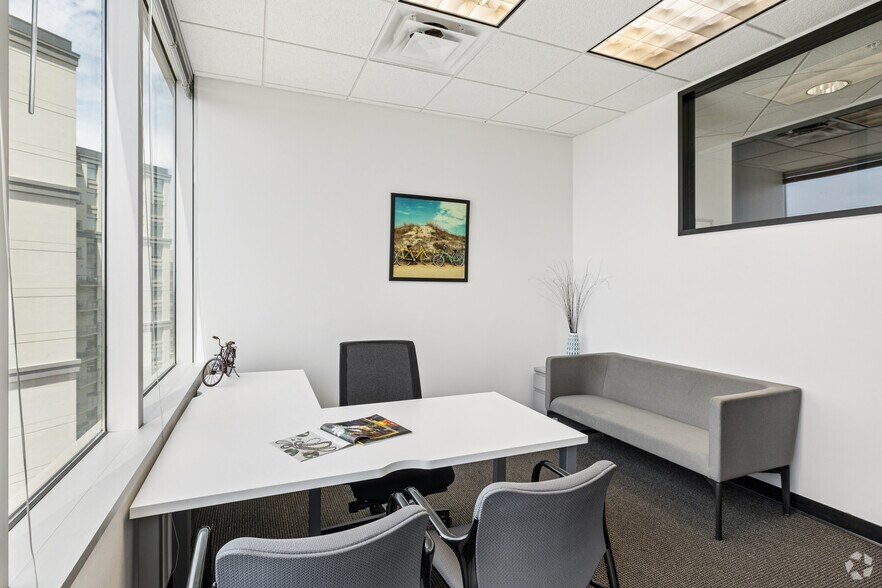 More Photos Of 2415 E Camelback Rd, Phoenix Coworking Space