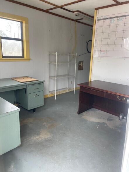 More Photos Of 8864 State Highway 180 Hwy, Gulf Shores General Retail For Lease