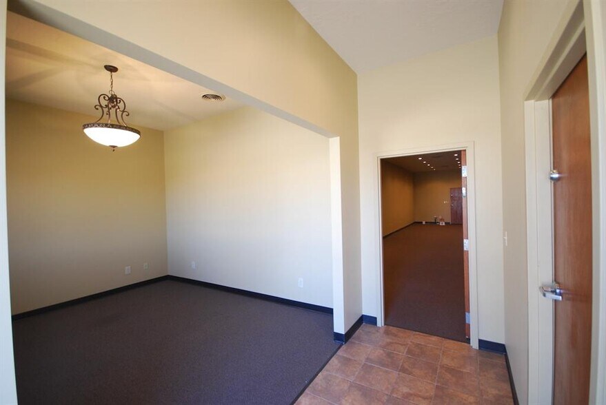 More Photos Of 44 Three Way Ln, Humboldt Office For Sale