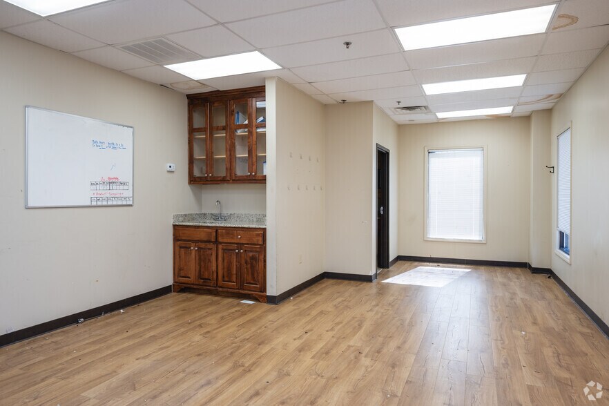 More Photos Of 211 Pine Rd, Easley Warehouse For Sale