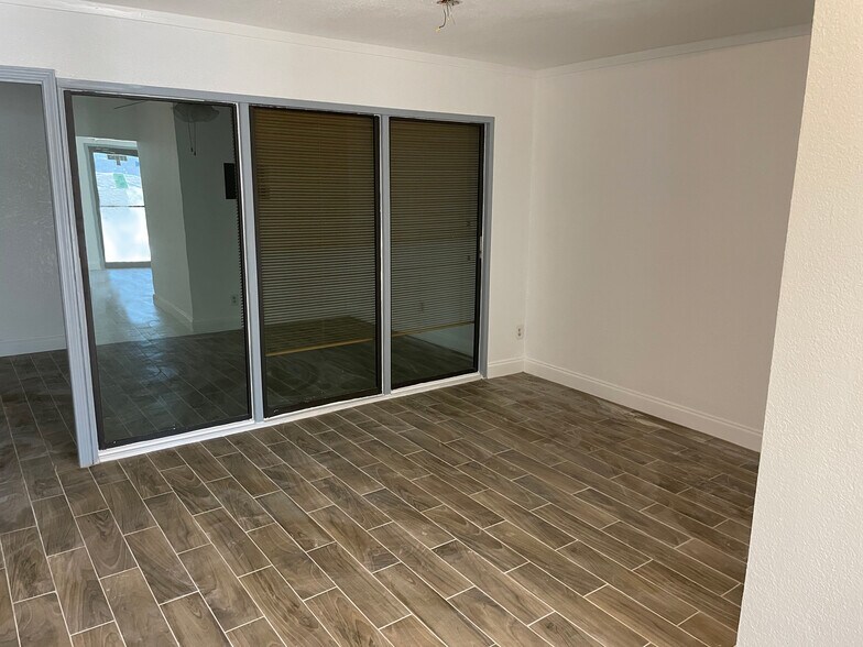 More Photos Of 1401 Royal Pky, Euless Warehouse For Lease