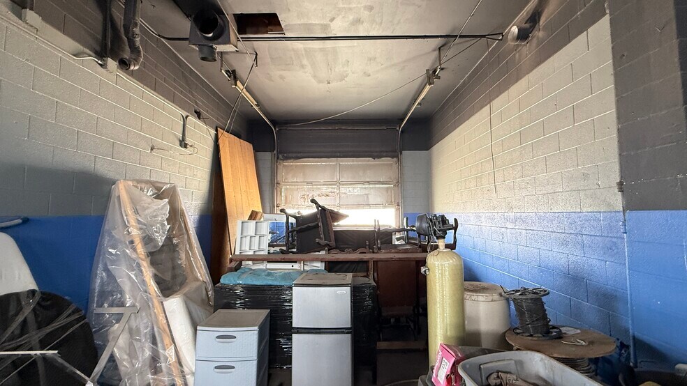 More Photos Of 1302 E 2nd St, Odessa Service For Sale