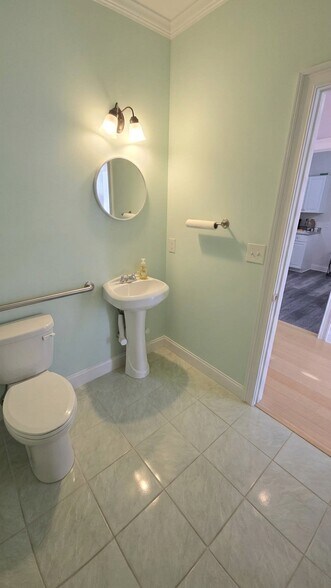 More Photos Of 110 Samaritan Dr, Cumming Medical For Sale