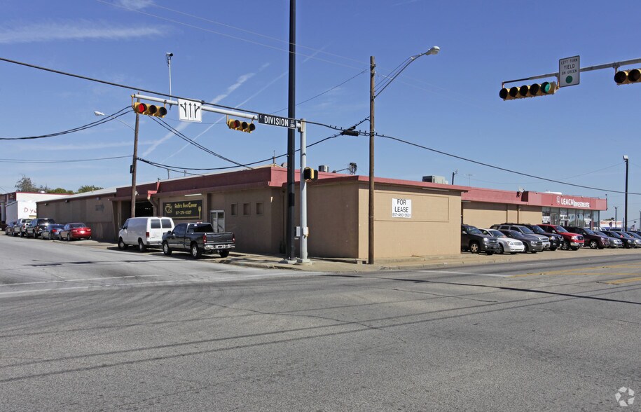 More Photos Of 209 E Division St, Arlington Unknown For Lease