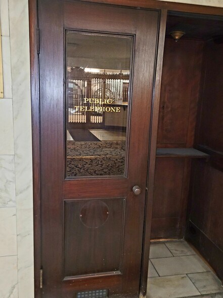 More Photos Of 1110 W 35th St, Chicago Office For Sale